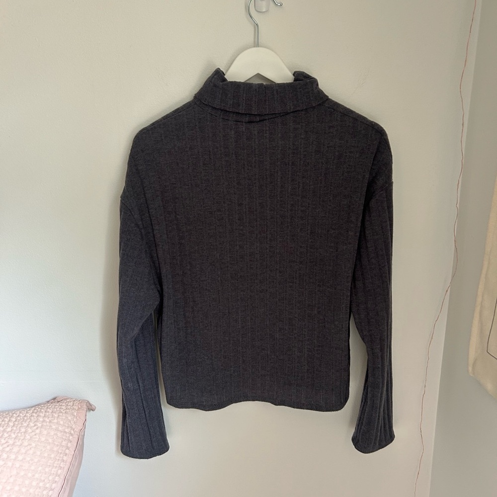 Olivia Rae sweater - Picture 4 of 6